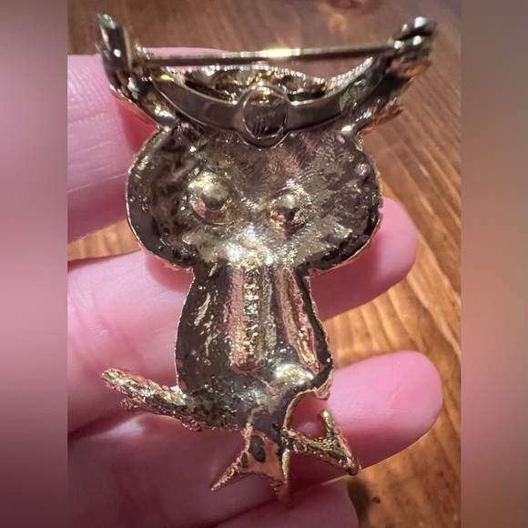 Vintage Gerry’s Owl Gold Tone Brooch Pin with Red Rhinestone Eyes - Picture 6 of 9